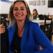 Insegnante e traduttrice di lingua inglese e francese offre lezioni private ripetizioni online e in presenza